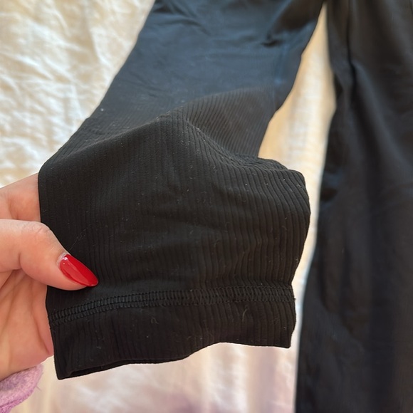 Lululemon. Size 6. Black ribbed leggings. 25 inch. - Picture 2 of 5